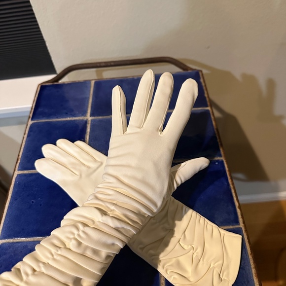 White MCM Gloves Ruched Elbow Length MCM Perfct Condition - Picture 13 of 13